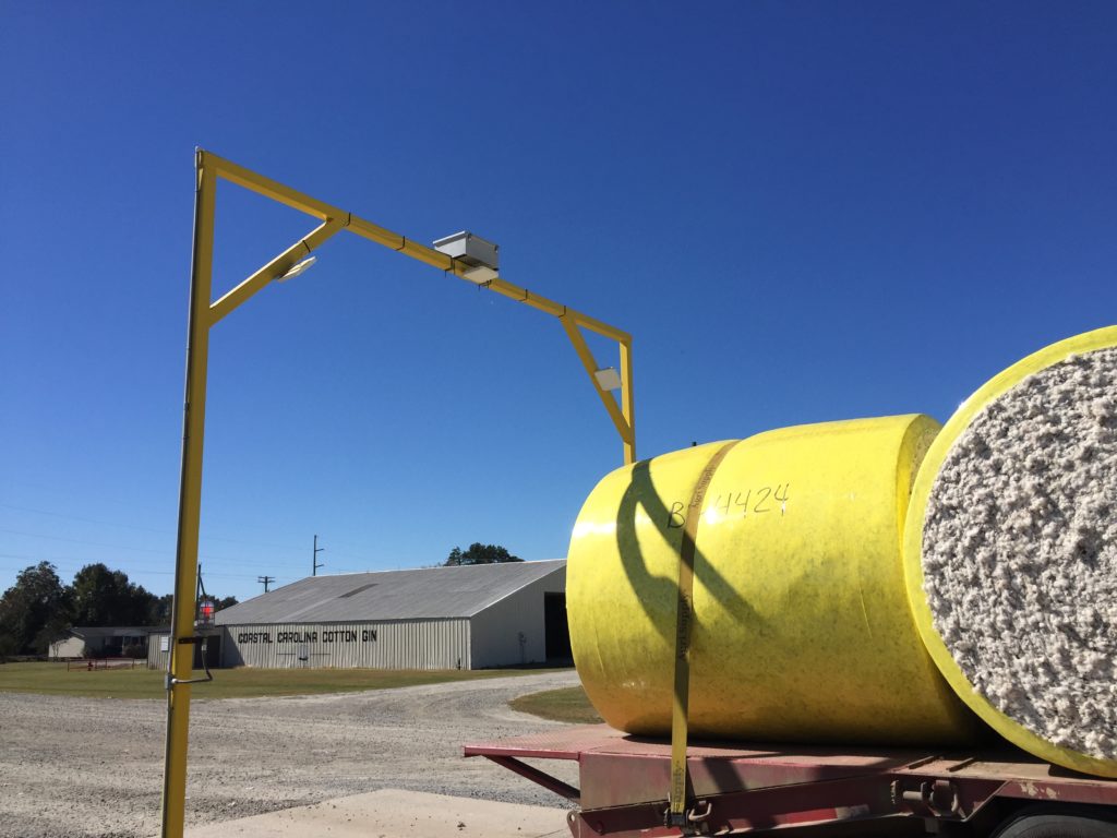Antenna bridge to read RFID tags on cotton modules